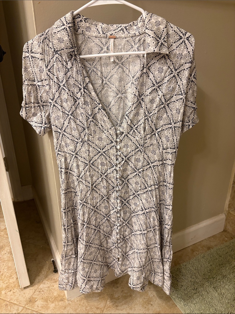 Short Button-Front Shirt Dress in Ivory and Gray Geometric Print
